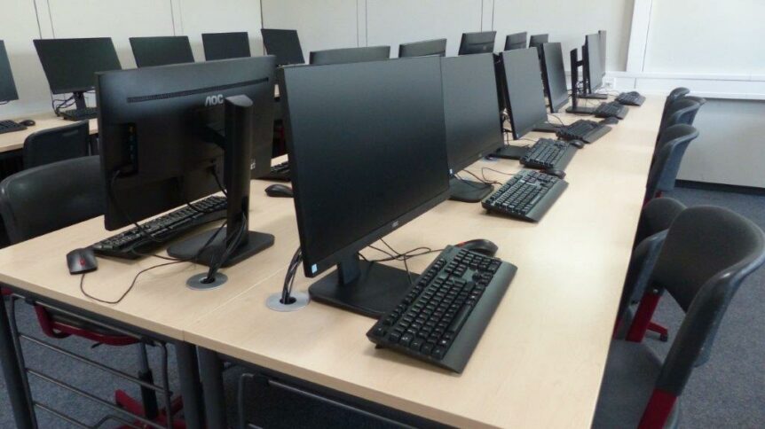 Bild Computerraum der MLRS