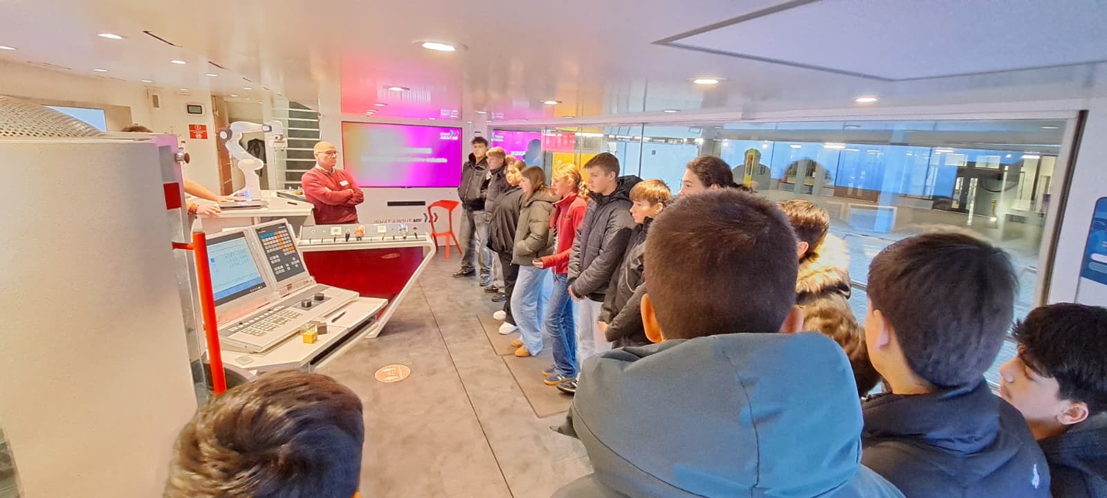 Beitragsbild für “Info-Truck der Metall- und Elektroindustrie macht Station an der MLRS”